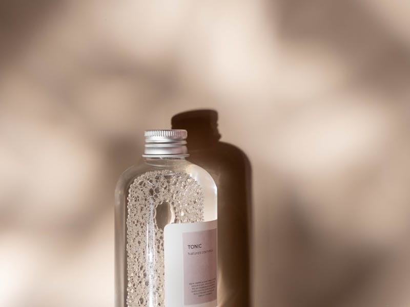 **Milk Makeup Hydro Grip Glow Primer: Tajna za Savršen i Svjež Izgled Šminke** - Third Image