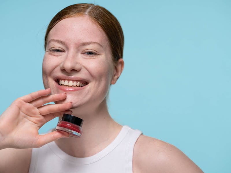 **Milk Makeup Hydro Grip Glow Primer: Tajna za Savršen i Svjež Izgled Šminke** - Second Image