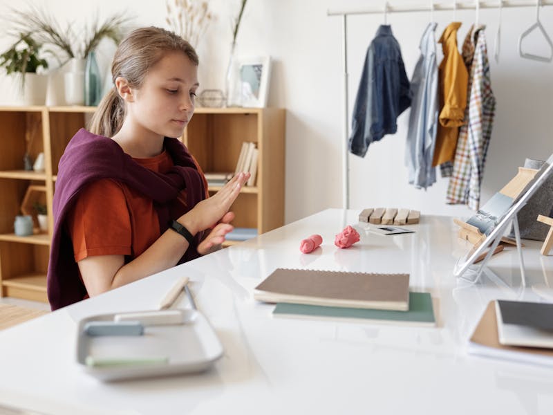 **Kreativni DIY Projekti za Svakoga: Uradi Sam Ideje za Dekoraciju, Organizaciju i Garderobu** - Fourth Image