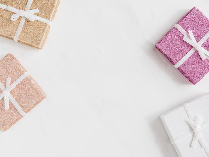 ** Kreativne Kako Stvoriti Magične Dekoracije i Poklone za Praznike** - Second Image