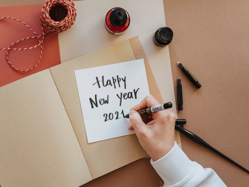 **Kreativne Novogodišnje DIY Ideje za Prazničnu Magiju i Personalizovane Poklone** - Second Image