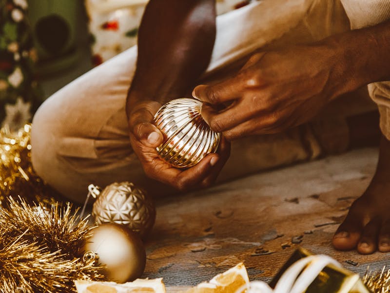 **DIY Božićne Ideje: Kako Stvoriti Čaroliju Ručno Rađenih Poklona i Ukrasa** - Third Image