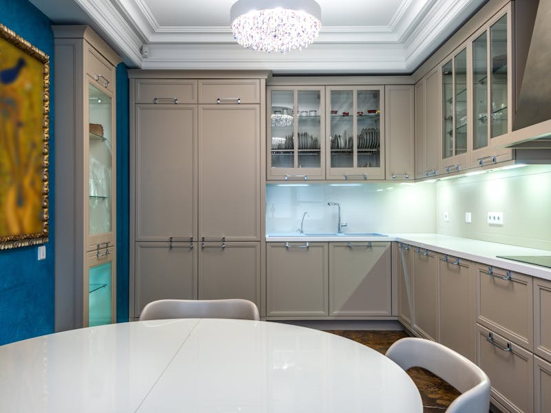 **Vrhunske DIY Ideje: Kako Preurediti Namještaj, Dekorirati Zidove i Organizirati Kuhinju za Savršen Dom** - Second Image