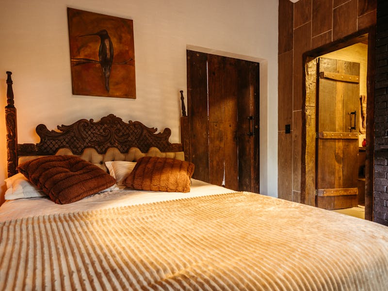 **Kreativne  Oslikajte Svoj Prostor i Unesite Praznični Duh** - Fourth Image