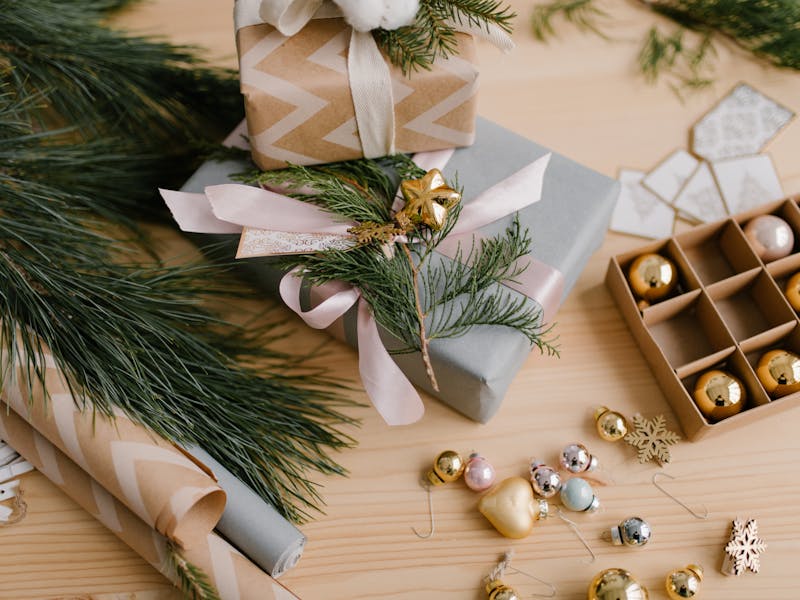 **DIY Božićne Ideje: Kreirajte Čarobne Poklone i Ukrase Svojim Rukama** - Second Image