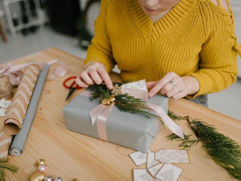 **DIY Božićne Ideje: Stvarajte Magiju i Personalizirane Poklone Vlastitim Rukama** - Third Image