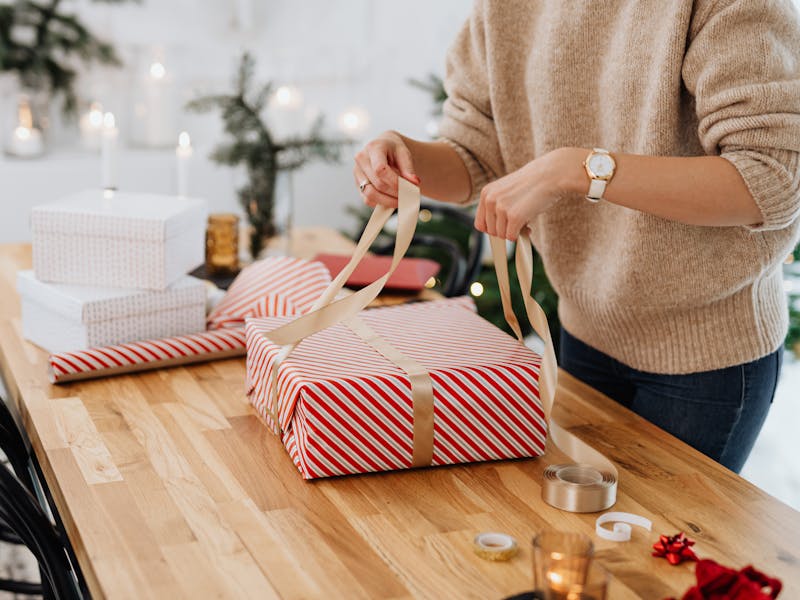 **DIY Božićne Ideje: Kreirajte Čarobne Poklone i Ukrase Svojim Rukama** - Fourth Image