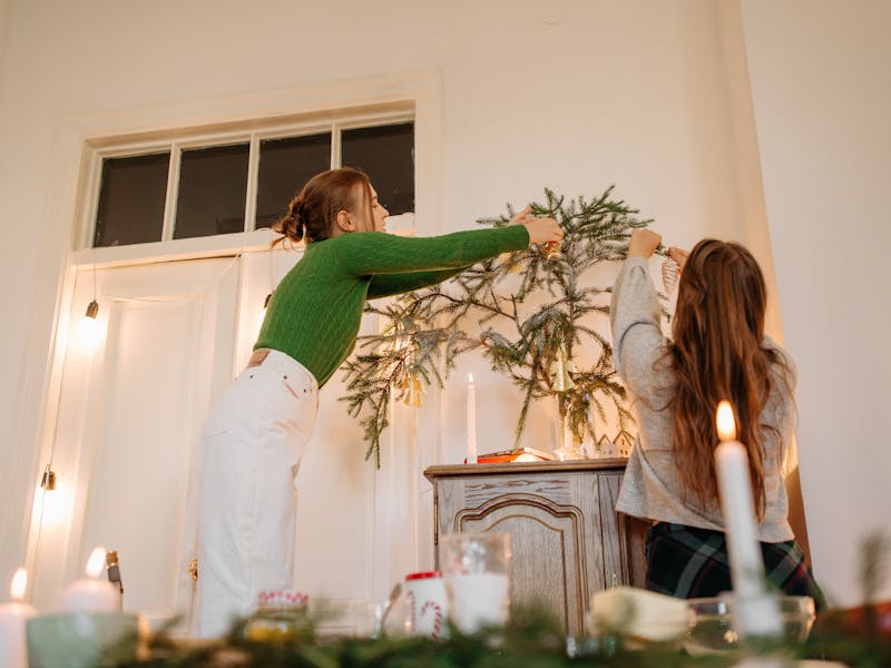 **Kreativne  Oslikajte Svoj Prostor i Unesite Praznični Duh** - Third Image