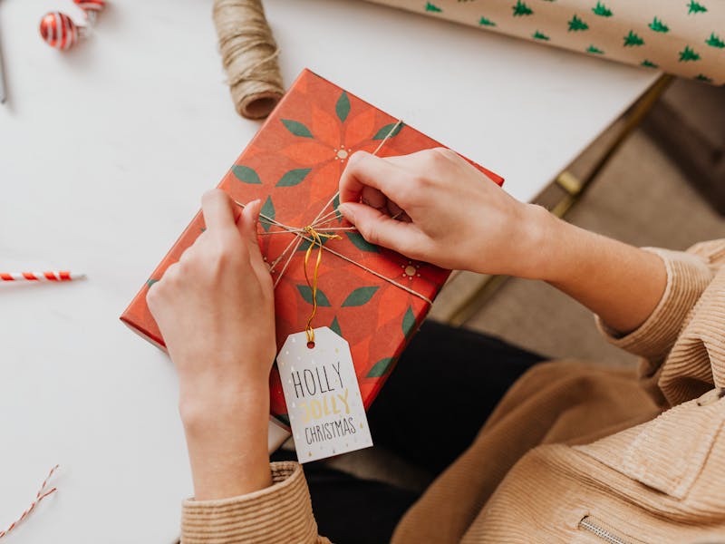 ** Kreativne DIY Ideje za Novu Godinu: Ručno Rađeni Ukrasi, Pokloni i Tematske Večere** - Third Image