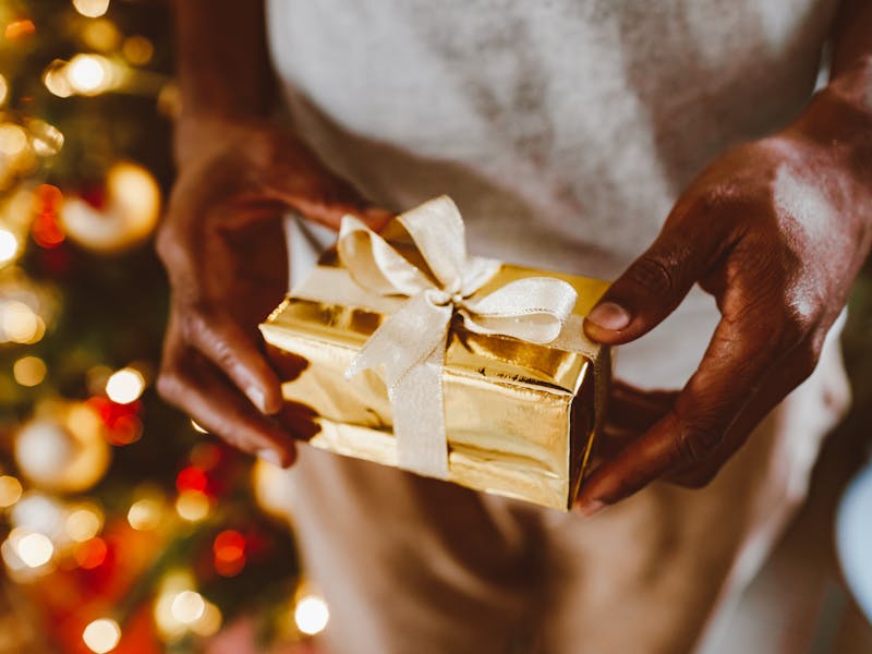 ** Stvorite Čaroliju Praznika Svojim Rukama**
Ovaj naslov je optimizovan za SEO jer uključuje ključne riječi kao što su Novogodišnje, DIY, - Second Image