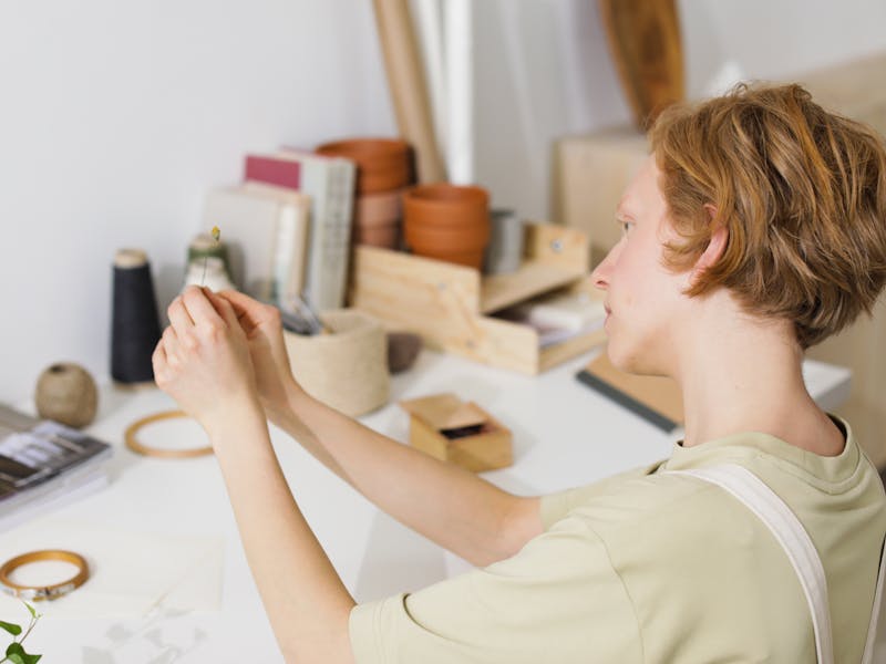 **Kreativne  Inspirativni DIY Projekti za Dekoraciju, Vrtlarstvo i Personalizovane Poklone** - Fourth Image