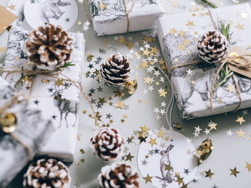 **DIY Božićne Ideje: Stvorite Magiju s Ručno Rađenim Poklonima i Dekoracijama** - Third Image