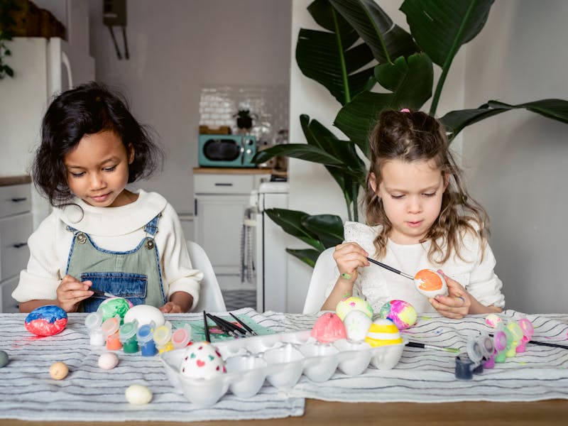 **  Kako Urediti Dom za Praznike s Laganih i Kreativnih Projekata** - Second Image