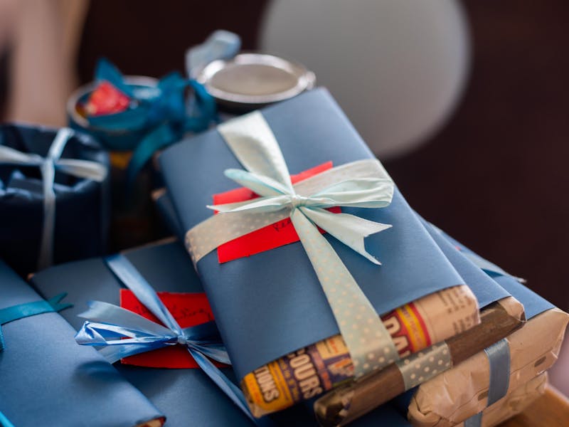 **Kreativne DIY Ideje za Unikatne Poklone za Rođendane: Iznenadite Svoje Voljene** - Second Image