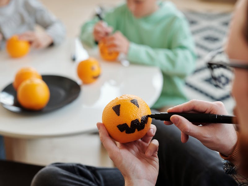 **10 Kreativnih DIY Projekata za Uređenje Vašeg Doma i Uživanje s Porodicom** - Third Image