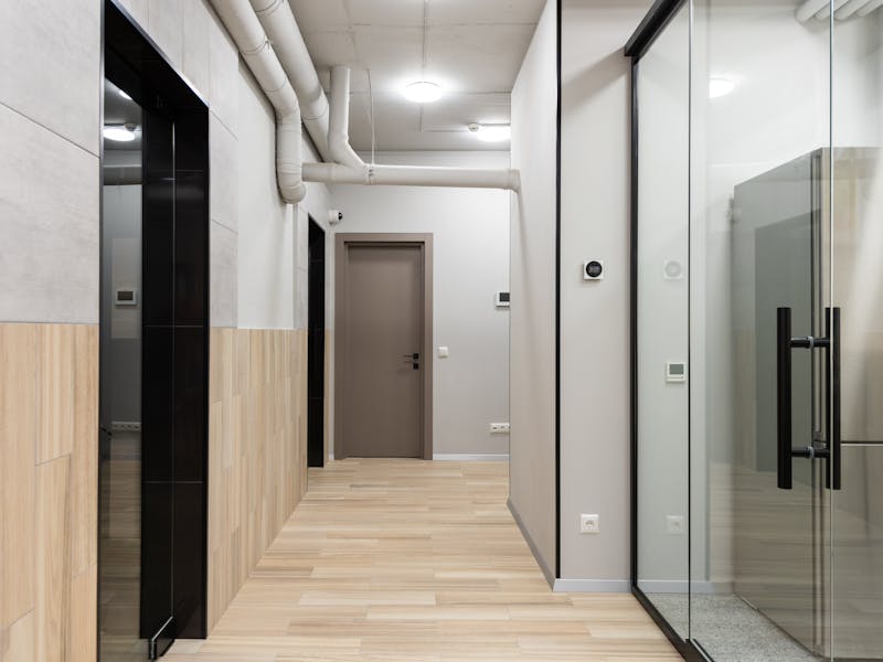 ** Savjeti za Minimalizam, Funkcionalnost i Prirodne Materijale** - Third Image