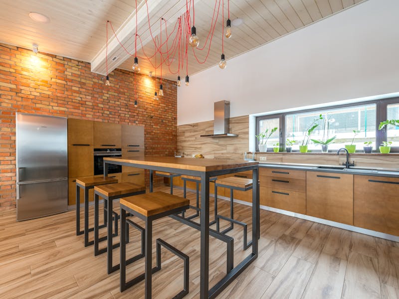 **Industrijsko Uređenje Doma: Savjeti za Stvaranje Modernog i Sirovog Prostora** - Fourth Image