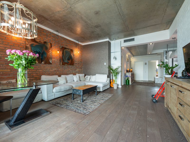 **Industrijsko Uređenje Doma: Savjeti za Stvaranje Modernog i Sirovog Prostora** - Second Image