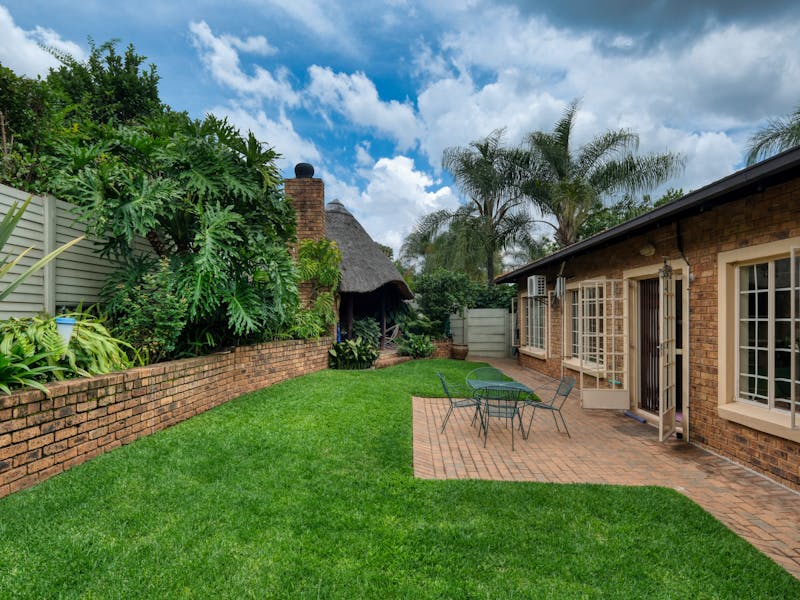 **Savjeti za Vrtlarstvo: Kako Urediti i Održavati Prekrasan Vrt ili Baštu** - Second Image