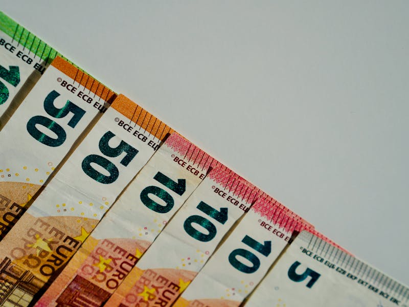 ** 10 Kreativnih 'Uradi Sam' Ideja za Preuređenje Vašeg Doma i Uštedu Novca** - Second Image