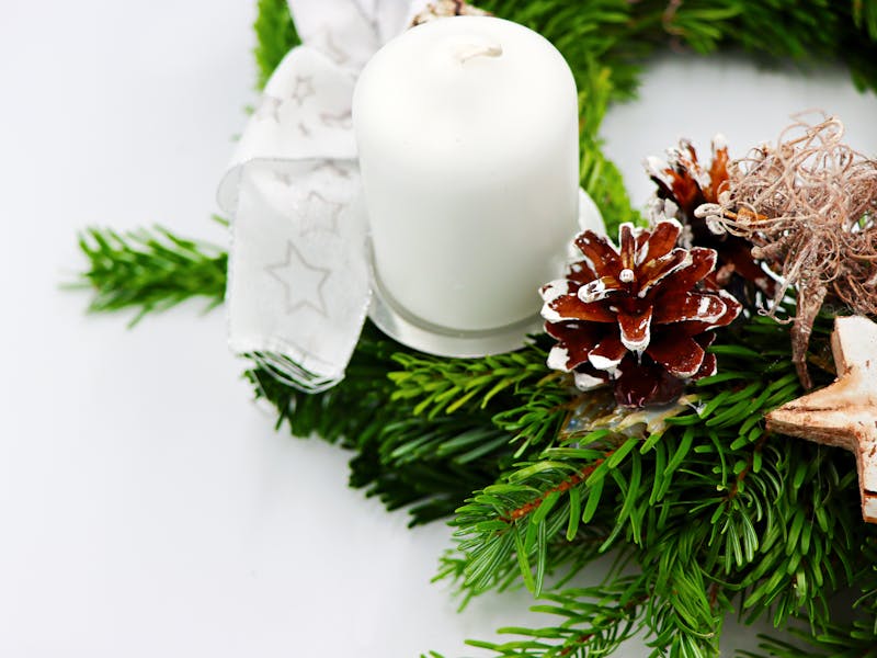 **Proljetne DIY Ideje za Kreativno Uređenje Doma: Vjenčići, Biljke i Osvjetljenje** - Third Image