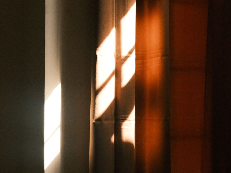 **Kako Sitni Detalji Mogu Transformirati Izgled Vaše Prostorije: Savjeti za Osvjetljenje, Teksture, Boje, Umjetnost i Biljke** - Second Image